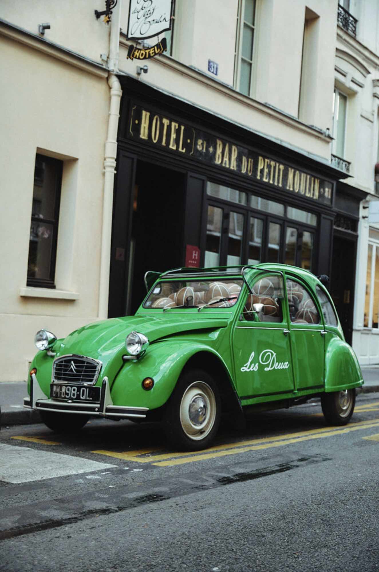 Les Deux Paris Store car